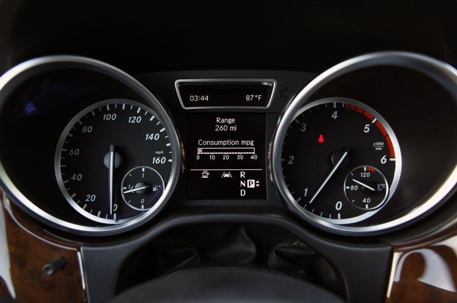  Mercedes-Benz ML350 BlueTEC 4Matic 2012 года  (фото 17 из 43)
